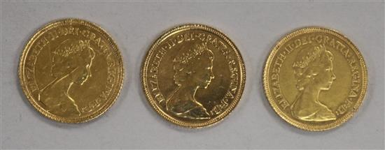 Three Elizabeth II gold half sovereigns, 1982, 11.95g gross, all VF